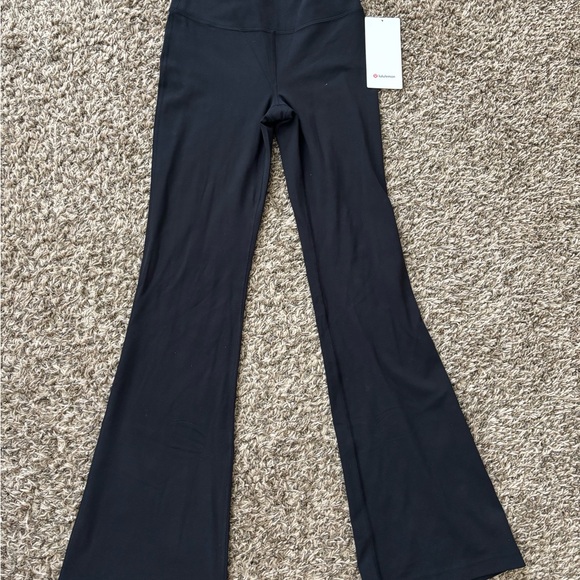 NWT lululemon groove pants size 7 - Picture 1 of 4